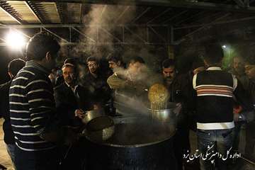 تهيه و توزيع غذاي نذري به مناسبت ايام محرم در اداره كل دامپزشكي يزد