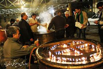 تهيه و توزيع غذاي نذري به مناسبت ايام محرم در اداره كل دامپزشكي يزد