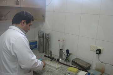 انجام عملیات آزمایشگاهی