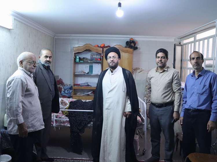 دیدار با خانواده‌ شهید غلامحسین یاوری و تجلیل از مقام ایثار