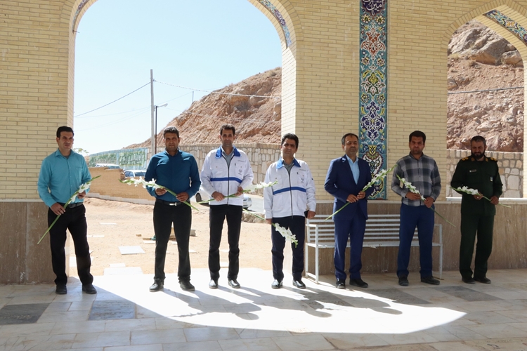 غبارروبی گلزار شهدای بنادکوک در حاشیه اردوی جهاد دامپزشکی 