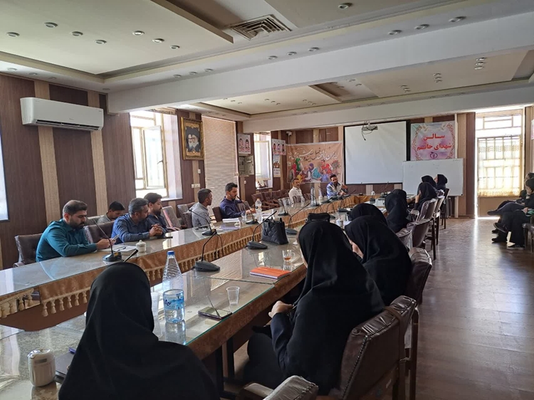 ارتقای توانمندی بهورزان شهرستان خاتم در کنترل  تب مالت با برگزاری دوره آموزشی دامپزشکی